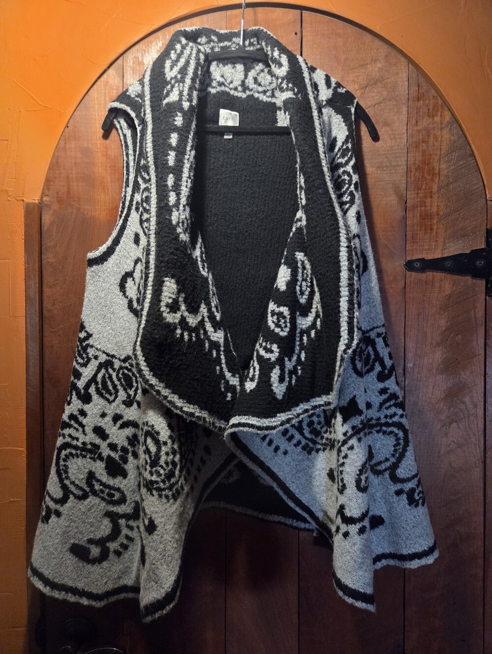 Cupio Black & Cream Reversible Patterned Shawl-Collar Vest